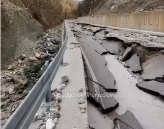Нереалне сцене из Црне Горе: Ријека однијела пут (ВИДЕО)