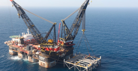 Цијене нафте расту, милијардер поручио: Издржите мјесец дана!