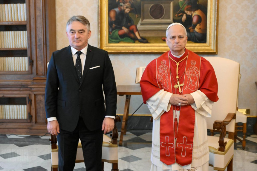 Rampa u Vatikanu za Željku Cvijanović i Denisa Bećirovića, papa se sastao samo sa Komšićem