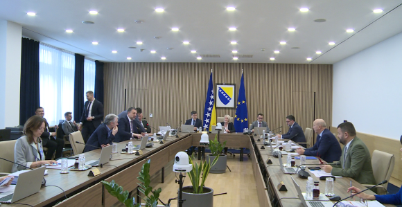 Uz milione maraka koje institucije BiH troše na čašćavanje, sad legalizuju i darivanje