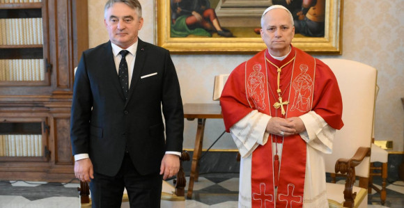 Rampa u Vatikanu za Željku Cvijanović i Denisa Bećirovića, papa se sastao samo sa Komšićem