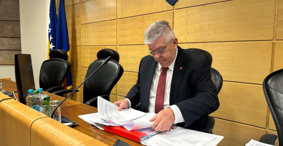 U Parlamentu FBiH smijenjen Dragan Mioković