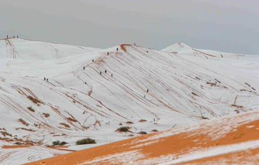 Nevjerovatan prizor u Sahari, snijeg sve iznenadio (VIDEO)