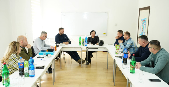 Sindikati u zdravstvu traže povećanje plate za 40%