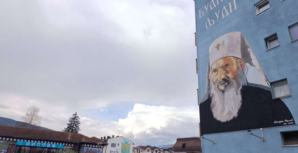 Мурал патријарха Павла мјесто гдје се фотографишу туристи