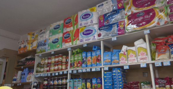 Ljudi gomilaju hranu, potrepštine i gorivo - bojimo li se rata?