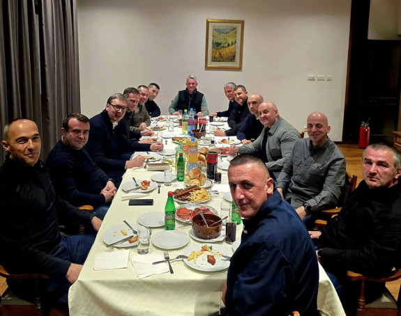 Vučić na večeri sa pripadnicima Kobri: Hvala na lojalnosti