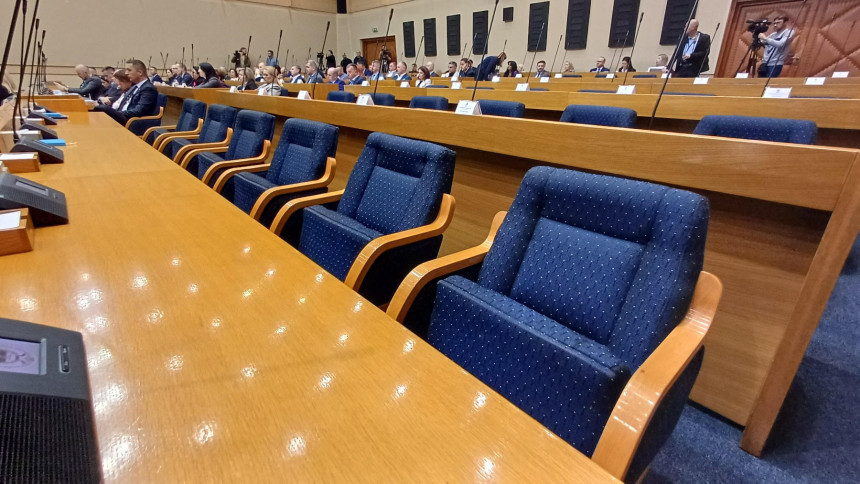 Pala i zvanično druga vlada Save Minića. Prihvaćena ostavka, sjednici nisu prisustvovali poslanici opozicije