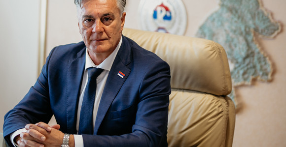 Karan poziva na srpsko jedinstvo, ali pod komandom SNSD-a