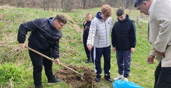 Lopare: Sadnja drveća kod škola i najavljeno čišćenje Janje