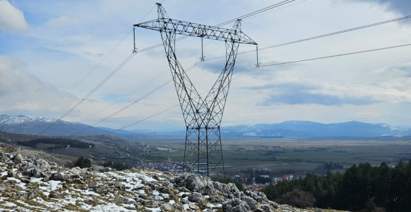 Promjenljivo oblačno i malo toplije uz povremenu kišu
