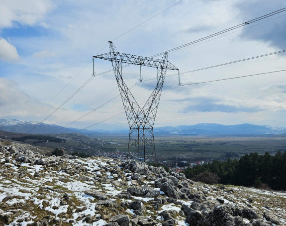 Промјенљиво облачно и мало топлије уз повремену кишу