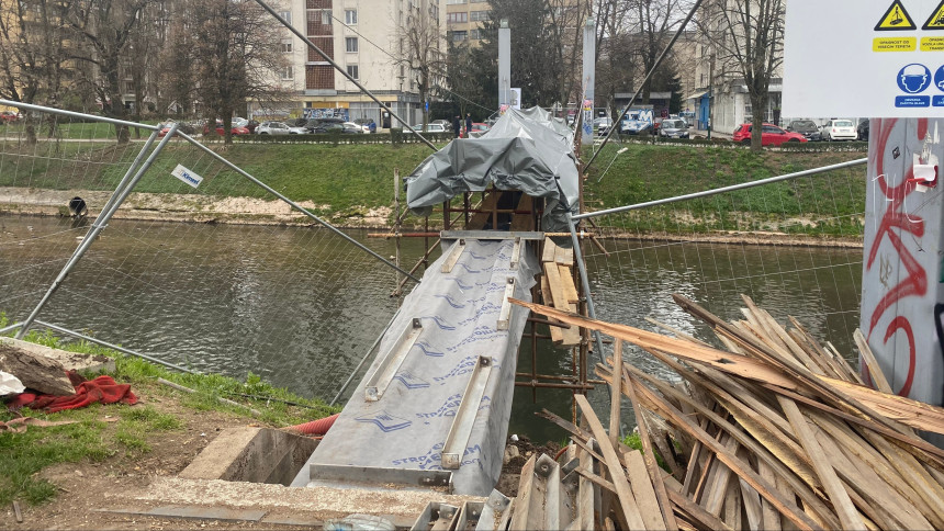 Izvučeno tijelo žene koja je pala sa skele mosta u Miljacku