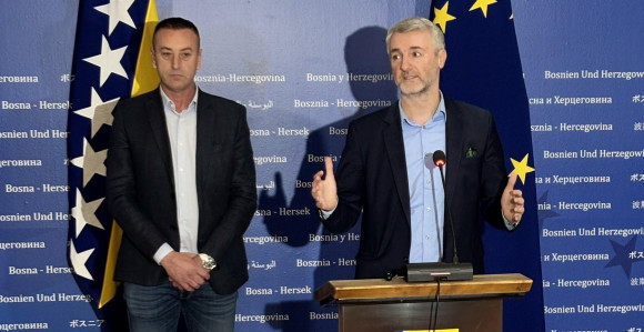 Власти неспособне, не могу ријешити ни унутрашња питања