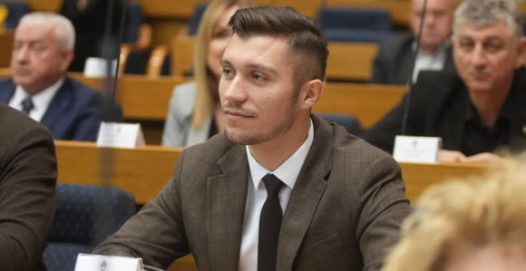 "Kockarska" Vlada - oni kamatama brišu bolnice