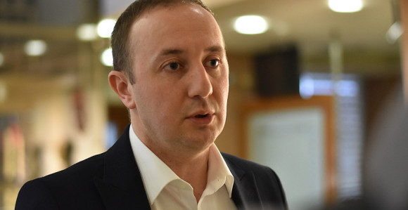 Bodiroga pita Dodika: Gdje su nestale pare? (VIDEO)