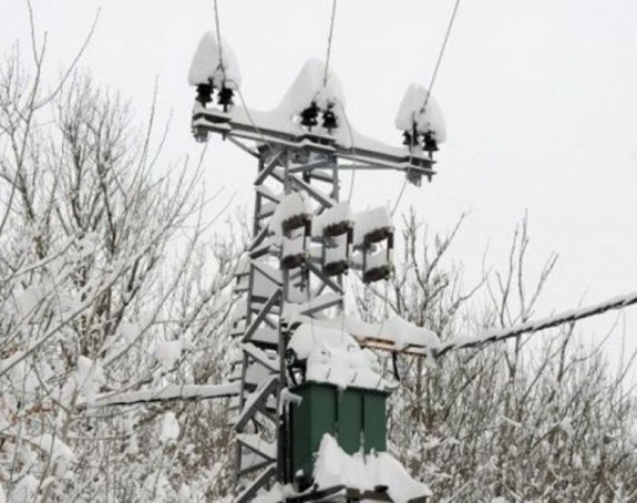 Електрокрајина: Кварови на далеководима због снијега