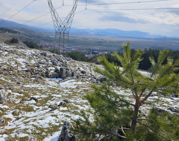 Oblačno sa slabom kišom, na planinama snijeg