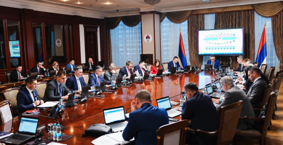 Влада се одриче 10 фенинга по литру горива, али то не важи за грађане Србије