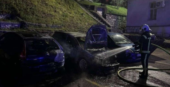 Mostar: Uhapšene dvije osobe zbog paljenja više vozila