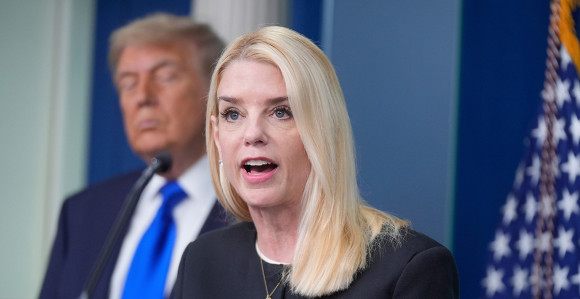 Трамп смијенио државну тужитељку Пем Бонди