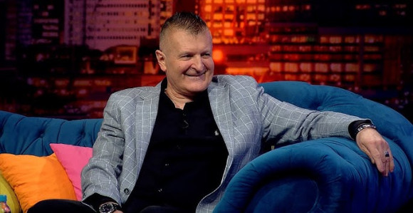 Poznati pjevač hitno operisan, bio životno ugrožen