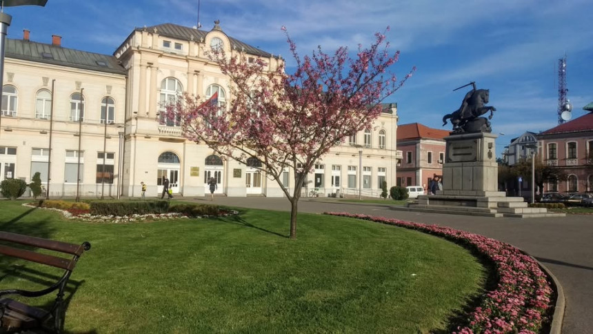 Sunčano i toplo vrijeme, na jugu prolazna oblačnost