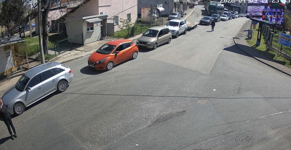 Велика гужва на граници у Градишци, очекује се већа