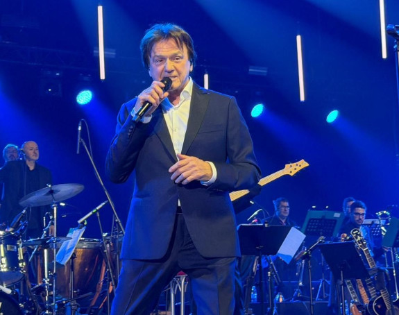 Спектакл у Зетри: И четврто вече Чола напунио дворану