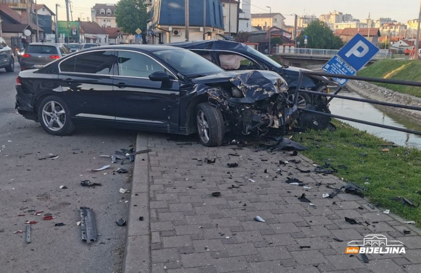 Bijeljina: Izgubio kontrolu i udario u parkirana vozila