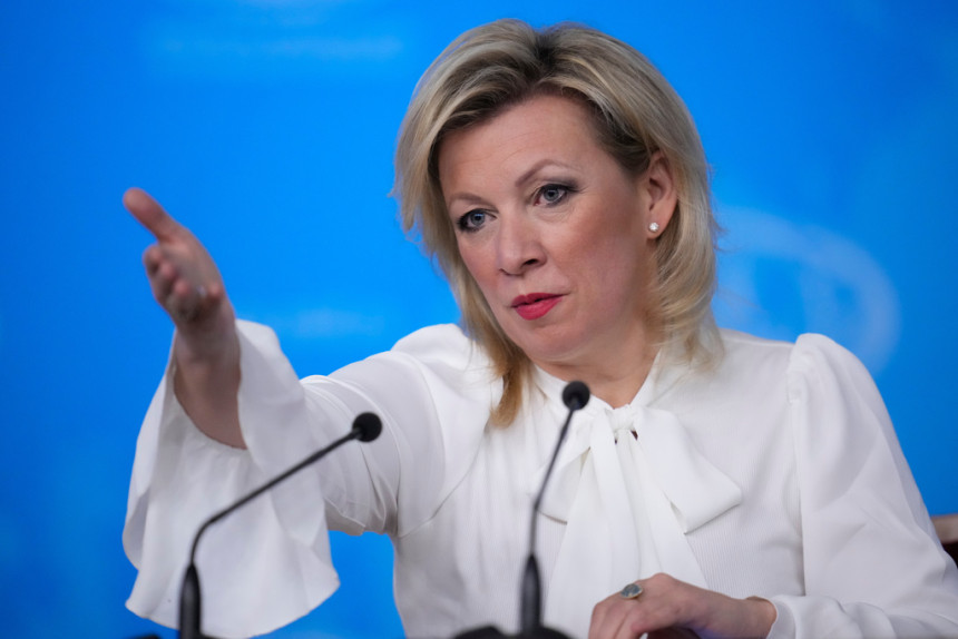 Drama na pomolu: Zašto je Zaharova optužila Klintonovu?