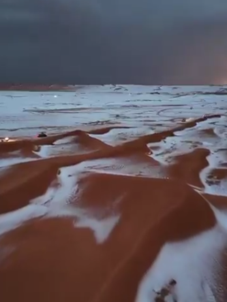 Pustinja u Saudijskoj Arabiji prekrivena gradom (VIDEO)