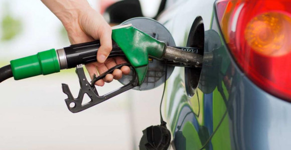 SAD obnovile licencu za prodaju ruske nafte do 16. maja