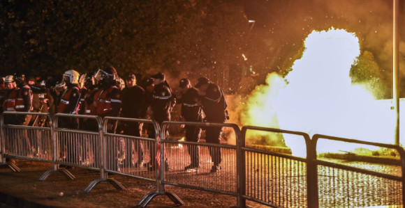 Eskalirali protesti ispred zgrade Vlade u Tirani
