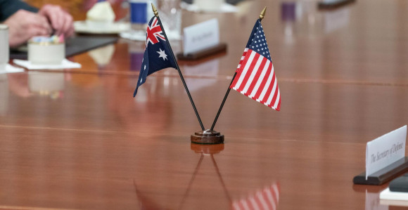 Какав гаф: Аустралијске заставе постављене умјесто британских пред посјету краља Чарлса САД