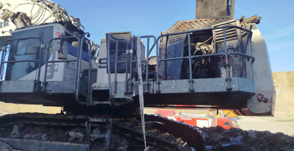 Izbio požar na bageru u rudniku u Ugljeviku (FOTO)