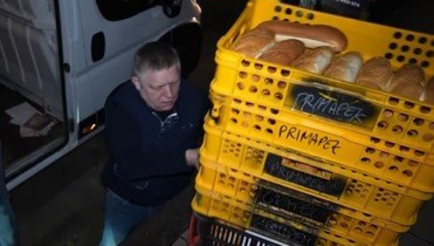 Фицо се солидарисао са радницима, радио ноћну у пекари