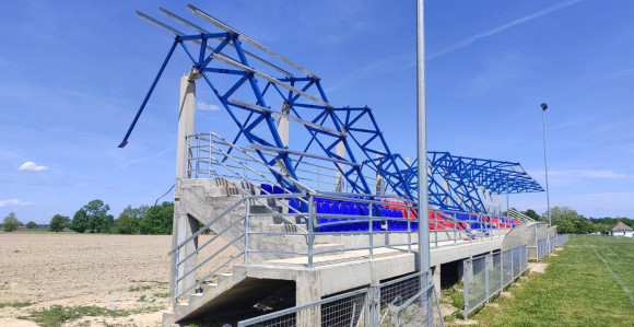 Brčko: Srušio se dio nadstrešnice na stadionu u G. Breziku