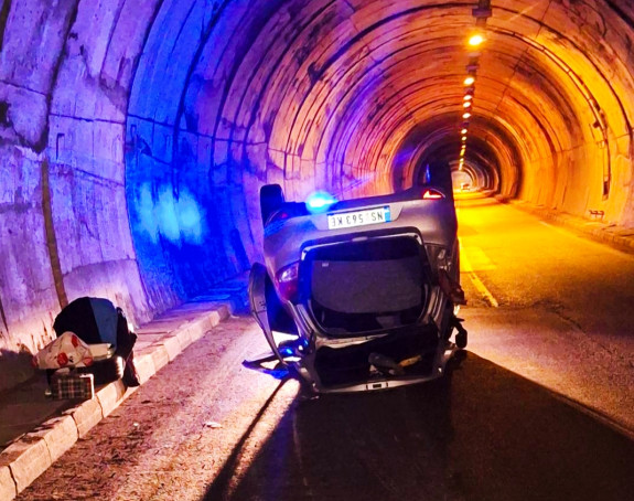 Višegrad: Vozilo završio na krovu, troje povrijeđeno