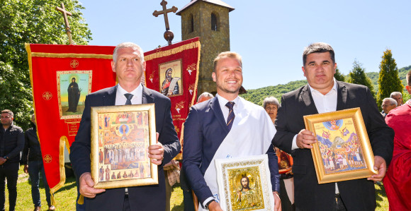 Naša dužnost je da se okupljamo oko svetinja