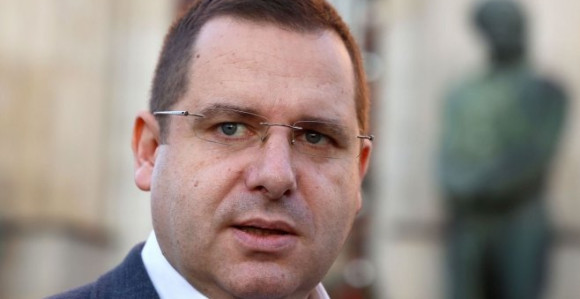 Kad lisica štiti kokoške: SNSD se zabrinuo za SDS?!