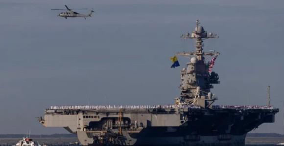 Nakon godinu dana ratova američki nosač aviona se vraća kući
