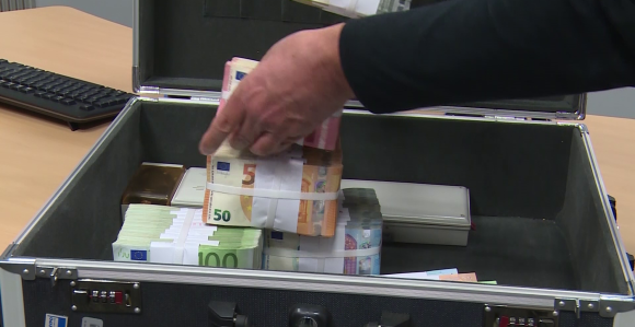 Rastu depoziti građana ali su kamate "besramno niske"