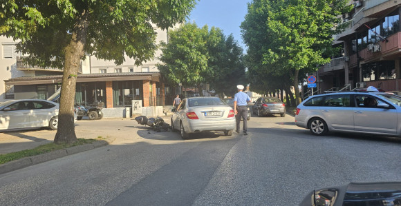 Saobraćajna nezgoda u Bijeljini: Udaren motociklista (FOTO)