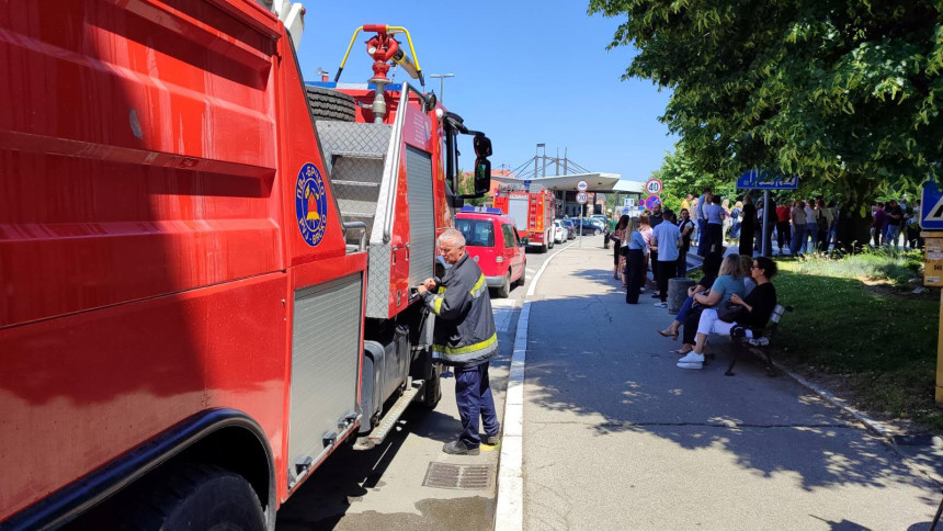 Zaposleni u zgradi Vlade distrikta Brčko evakuisani