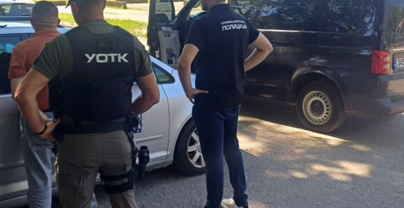Na meti profesori, policajka, odbornik, privrednici…