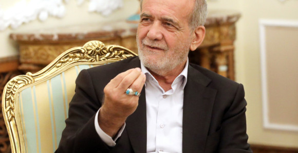 Пезешкијан послао писану оставку Моџтаби Хамнеију