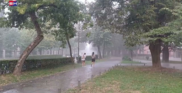 Kiša i pljuskovi sa grmljavinom, moguće i nepogode