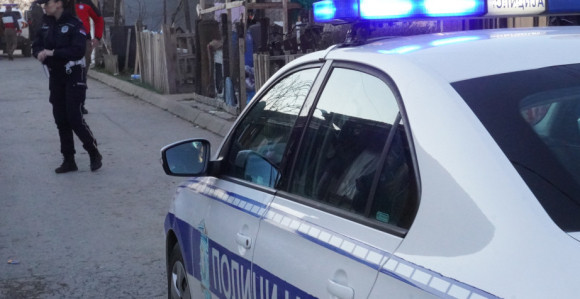 Policajac udario pješaka i pobjegao sa mjesta nesreće