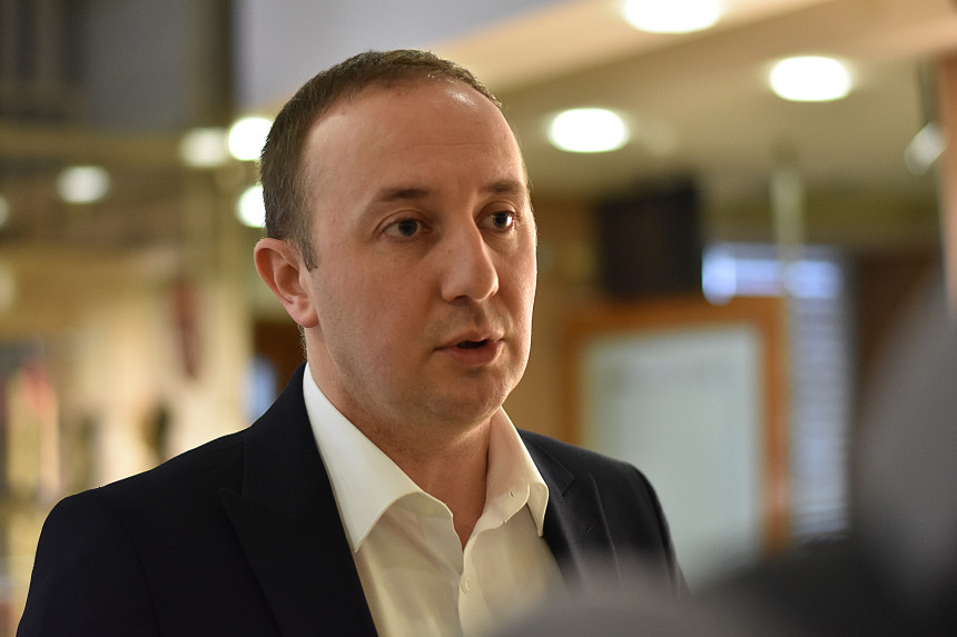 Lakrdija: Minić drži predvanja na FPN, a mnoge su otjerali
